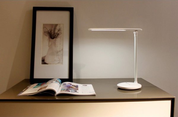 Techly I-LAMP-DSK9 Επιτραπέζιο Φωτιστικό Γραφείου LED 4W Ασύρματο, Ρυθμιζόμενο, Αναδιπλούμενο με Αφή, Λευκό