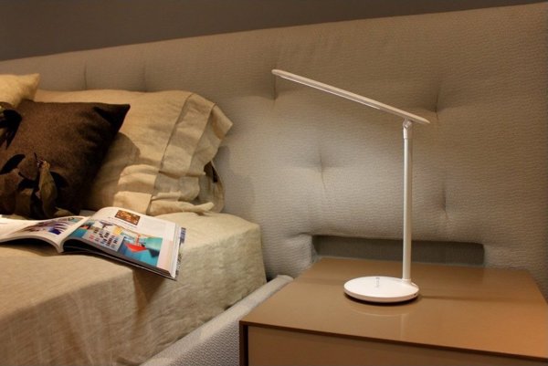 Techly I-LAMP-DSK9 Επιτραπέζιο Φωτιστικό Γραφείου LED 4W Ασύρματο, Ρυθμιζόμενο, Αναδιπλούμενο με Αφή, Λευκό