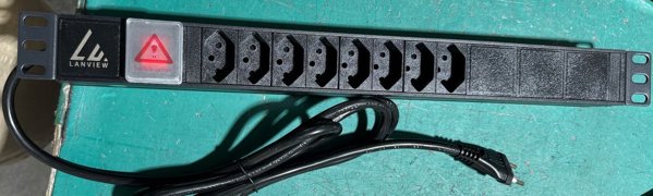 Πολύπριζο Lanview 19'' για τοποθέτηση σε rack,