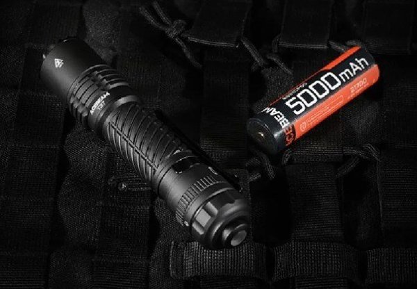 Acebeam T37 Φακός LED, Επαναφορτιζόμενος, Μαύρο Χρώμα