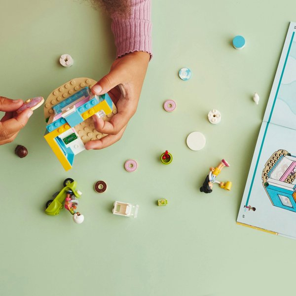 LEGO Friends Ζαχαροπλαστείο με Ντόνατς 41723 - Σετ Παιχνιδιού για Παιδιά 4+ Ετών με Μίνι Φιγούρες Liann και Leo