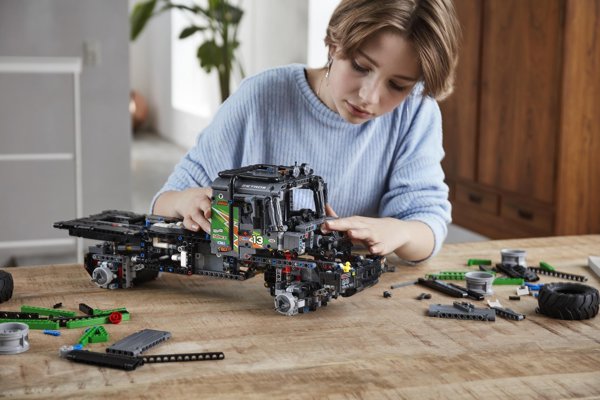 LEGO Technic Φορτηγό Mercedes-Benz Zetros με τετρακίνηση (42129)