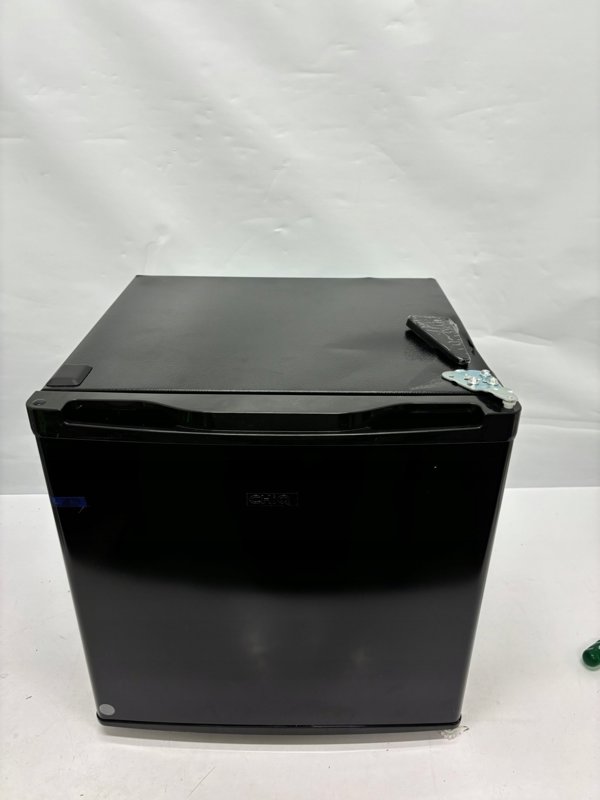 Lodowka CHiQ CHiQ CSD31D4E minibar, 31 litro, 2 przyjárdky, -24 °C az +10 °C, mrazak - lednice, 41 dB