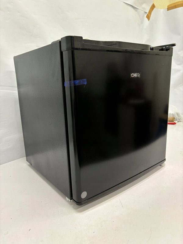 Lodowka CHiQ CHiQ CSD31D4E minibar, 31 litro, 2 przyjárdky, -24 °C az +10 °C, mrazak - lednice, 41 dB
