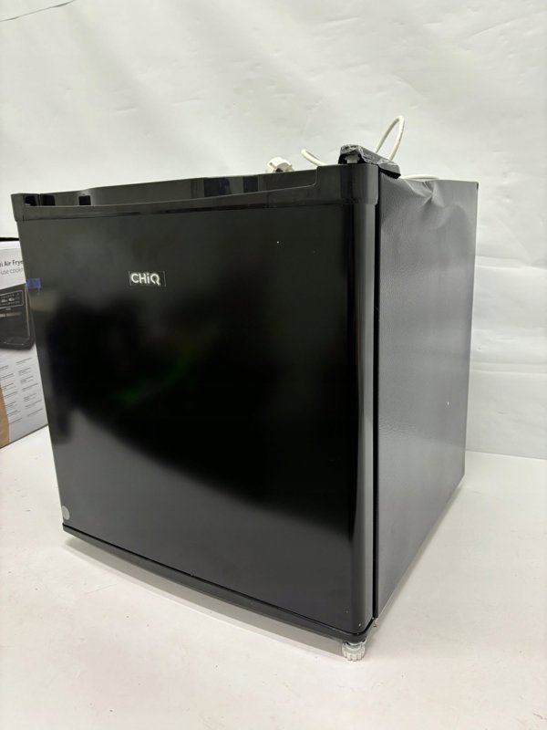 Lodowka CHiQ CHiQ CSD31D4E minibar, 31 litro, 2 przyjárdky, -24 °C az +10 °C, mrazak - lednice, 41 dB