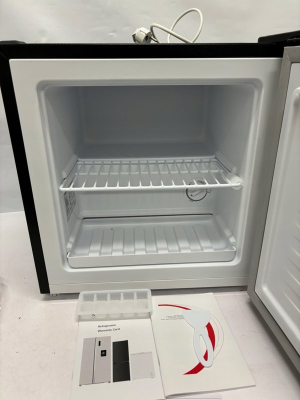 Lodowka CHiQ CHiQ CSD31D4E minibar, 31 litro, 2 przyjárdky, -24 °C az +10 °C, mrazak - lednice, 41 dB