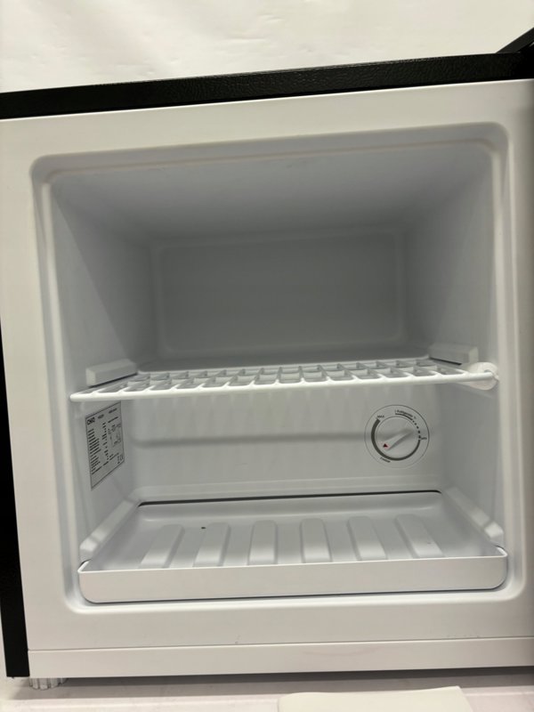 Lodowka CHiQ CHiQ CSD31D4E minibar, 31 litro, 2 przyjárdky, -24 °C az +10 °C, mrazak - lednice, 41 dB