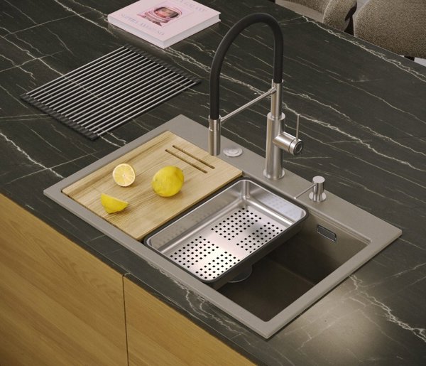 MARC 110 WORKSTATION GraniteQ νεροχύτης 1-θάλαμος 760*500*235 mm pearl beige + σιφόνι push to open + διανομέας ανοξείδωτο ατσάλι + ένθετο αποστράγγισης + Qmata + σανίδα/ μεταλλικά στοιχεία