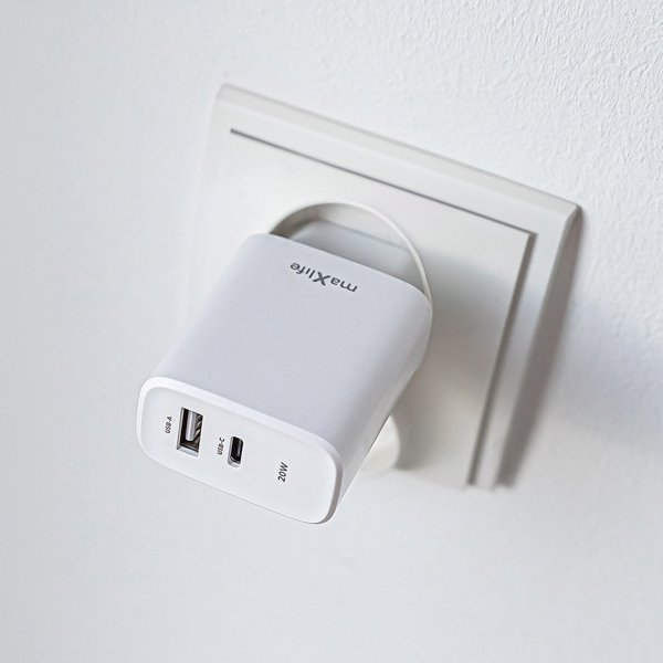 Maxlife MXTC-10-20AC PD QC charger 1x USB-C 1x USB 20W white 5907457789838