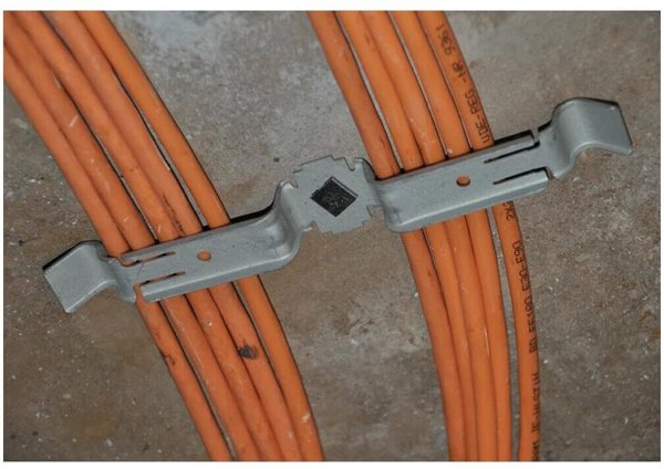 Metalowy sufitowy zacisk do przewodow 16 kabli 7,2 mm E30 182049