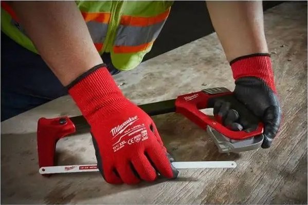 Γάντια χειμώνα MILWAUKEE, επίπεδο κοπής 1, 12 μονάδες. XL / 10