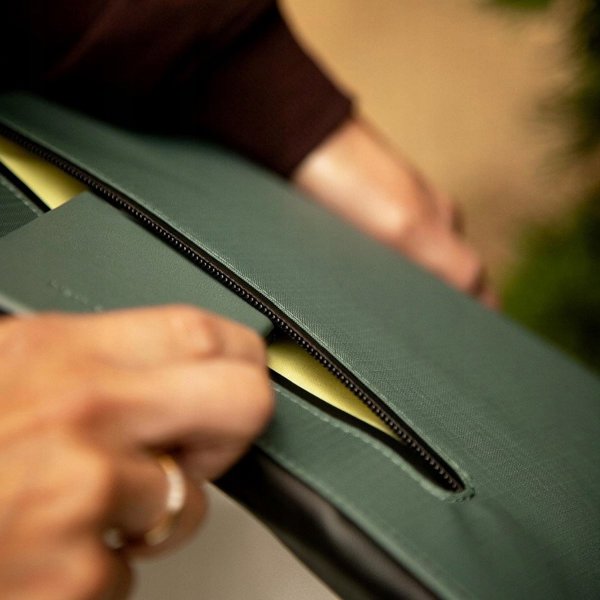 Native Union Ultralight Sleeve - etui ochronne do Macbook 15" (slate green)