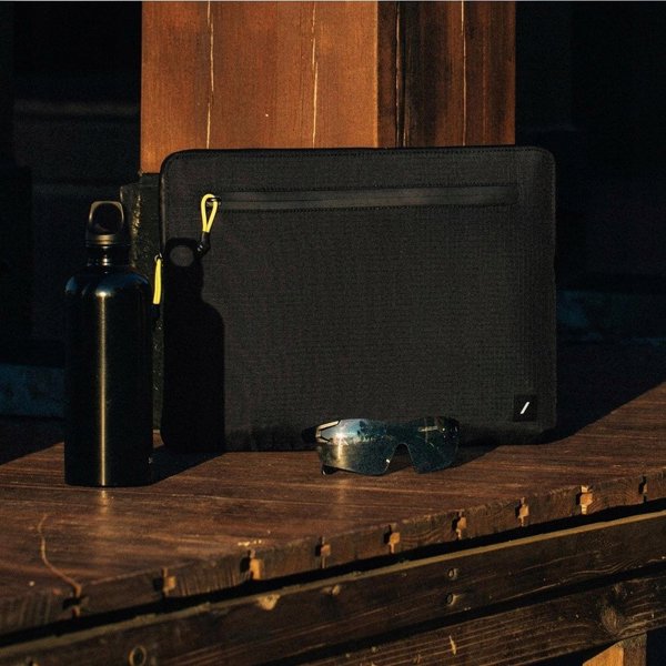 Native Union Ultralight Sleeve - etui ochronne do Macbook 15" (black)
