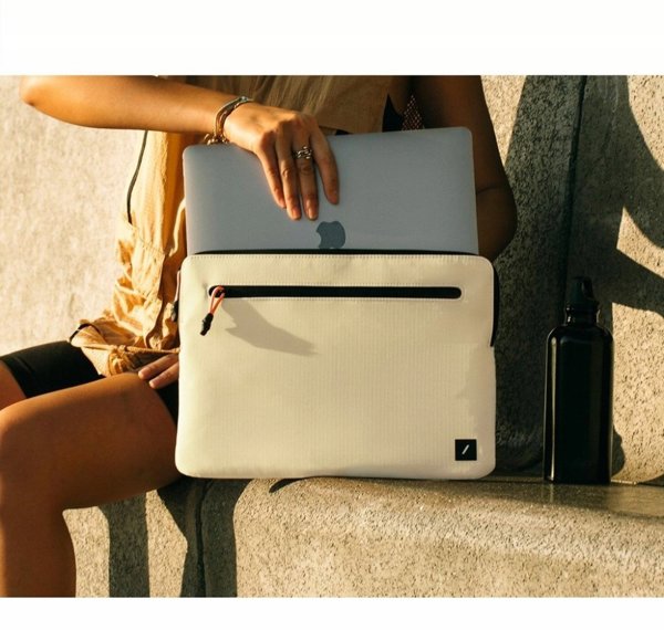 Native Union Ultralight Sleeve - etui ochronne do Macbook 15" (sandstone)