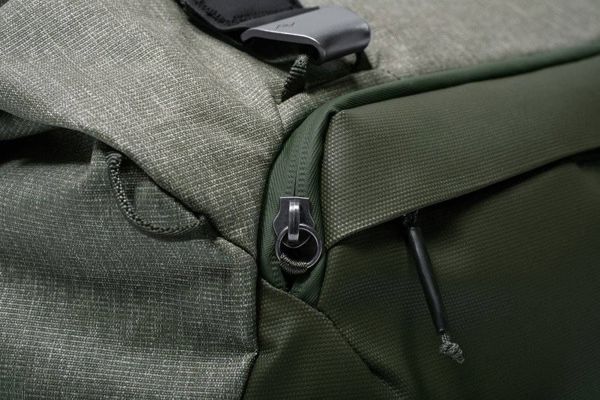 Peak Design Ταξιδιωτική τσάντα φωτογραφικής μηχανής Peak Design Travel Duffel 35l σε γκρι-πράσινο