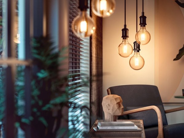 Philips Hue White Filament G93 E27 7W Έξυπνη Λάμπα LED Dimmerable