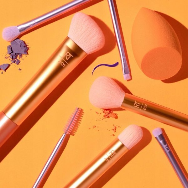 REAL TECHNIQUES SET Level Up Brush and Sponge σετ 7 πινέλα και σφουγγάρι μακιγιάζ