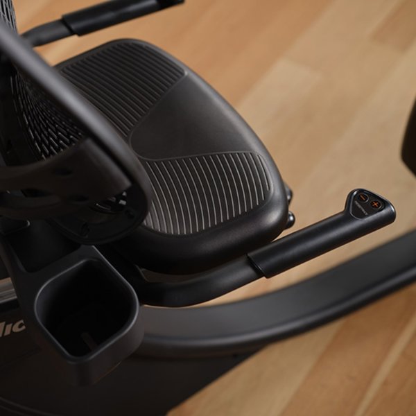 Οριζόντιο προγραμματιζόμενο ποδήλατο NordicTrack G10 με οθόνη HD 10"