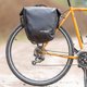 Sakwa rowerowa Rockbros AS-003-1BK wodoodporna z paskiem na ramie montaz przod/tyl 10-14l - czarna