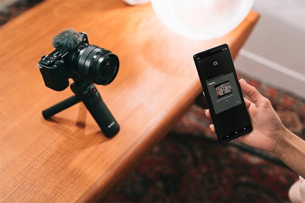 Sony VLOG Camera | ZV-E10 | Mirrorless Camera body | 24.2 MP | ISO sensitivity (max) 32000 | Display diagonal 2.95 " | Wi-Fi | APS-C type, Exmor CMOS sensor