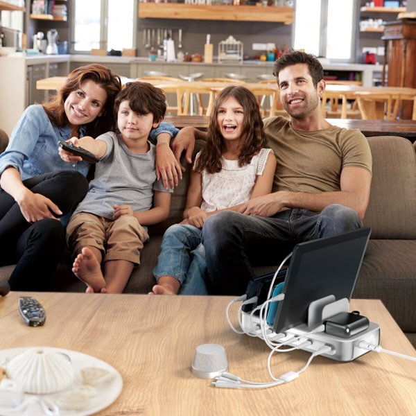 Stacja ladujaca 4smarts Team 100W 5xUSB-C z zestawem 6 kabli srebrny