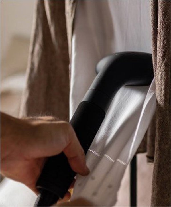 SteamOne Parownica do ubran czarna GEORGE EUES200B
