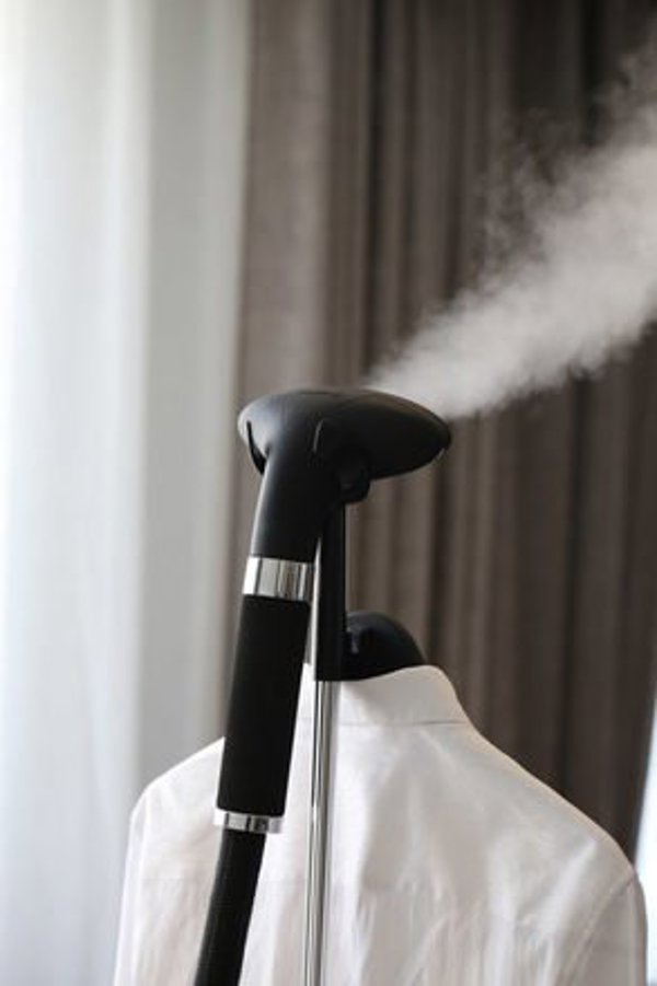 SteamOne Parownica do ubran czarna GEORGE EUES200B