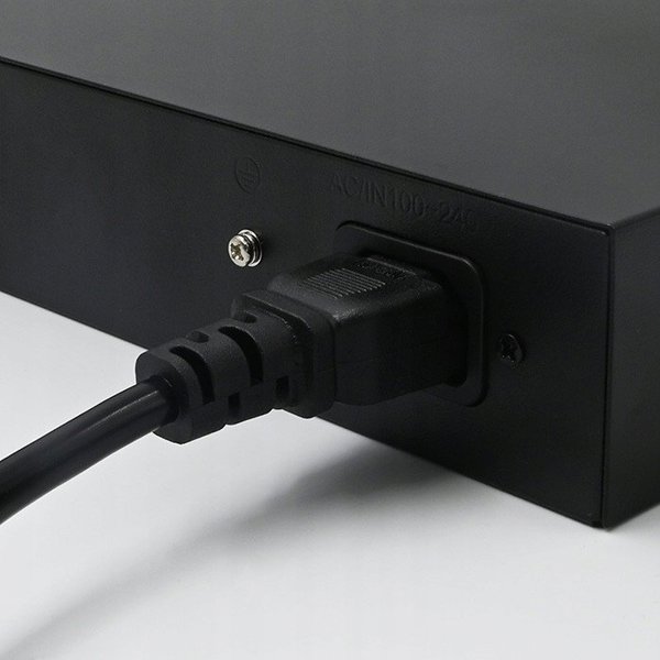 Qoltec Switch Δικτύου Fast Ethernet PoE 4x RJ45 με 2x RJ45 Uplink 65W 10/100Mb/s