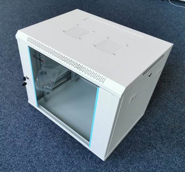 Szafa XtendLan XtendLan 19" nástěnný rozvaděč 9U 600x450, nosnost 60 kg, skleněné dveře, svařovaný, šedý
