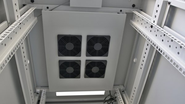 Szafa Lexi-NET LEXI-Net 19" stojanový rozvaděč 27U 600x800 rozebiratelný, ventilační jednotka, termostat, kolečka, 600kg, sklo, šedý