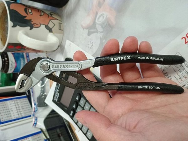 Πένσες για σωλήνες COBRA 180MM Λευκή Έκδοση Περιορισμένη
