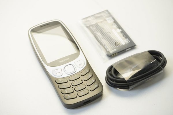 Telefon komórkowy Nokia Telefon komórkowy Nokia 3210 Dual SIM, 4G czarny, (CZ, SK, HU) [outlet]