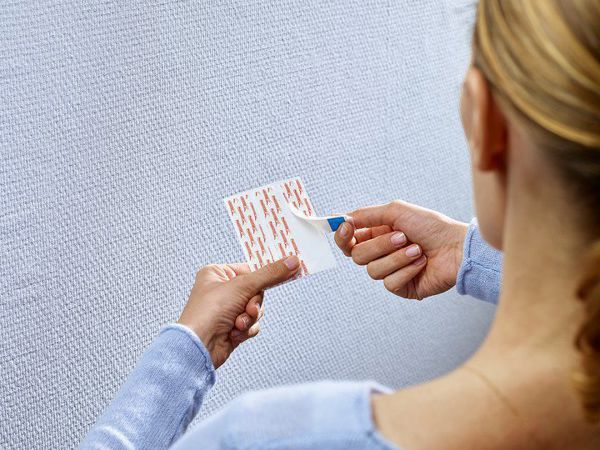 Tesa Αυτοκόλλητα Καρφιά για Ταπετσαρίες και Γύψο, Αντοχή έως 1kg, 2 Τεμάχια (H7777302)