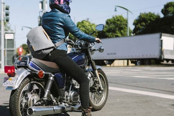 Τσάντα Peak Design Φωτογραφική τσάντα Peak Design Everyday Messenger 13L - Γκρι - EDLv2