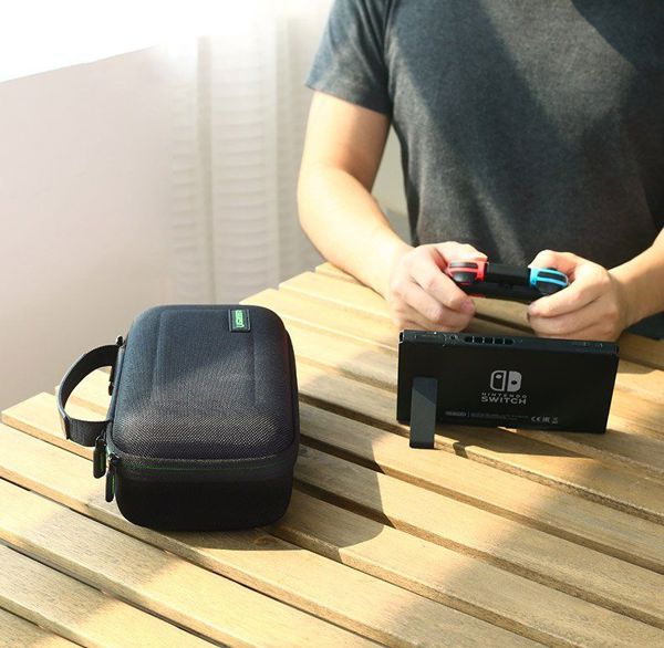 Ugreen Θήκη Μεταφοράς για Nintendo Switch, Σκληρή Θήκη Ταξιδιού για Κονσόλα και Αξεσουάρ, 26.5 x 10 x 13.5 cm (50275)