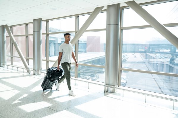 Ταξιδιωτική βαλίτσα Wandrd Transit Carry-On Roller 40 l - μαύρη