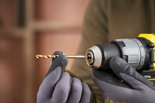 Stanley Δραπανοκατσάβιδο FatMax V20 SFMCD726D2K 18V με 2 Μπαταρίες 2Ah και Βαλιτσάκι Μεταφοράς