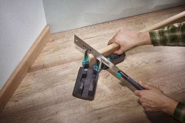 Wolfcraft ΣΕΤ ΕΓΚΑΤΑΣΤΑΣΗΣ ΚΑΙ ΚΟΠΗΣ ΣΟΒΑΤΕΠΙ WF6977000 με Συσκευή Μέτρησης, Κουτί Φαλτσών και Ιαπωνικό Πριόνι