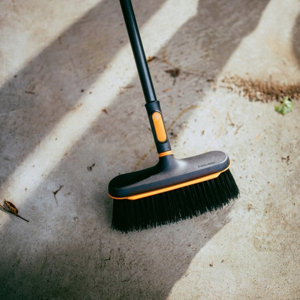 YARD BROOM FISKARS ONECLICK