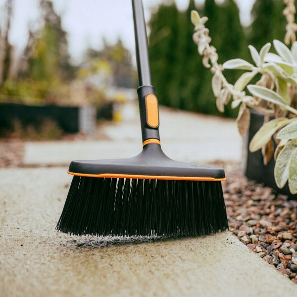 YARD BROOM FISKARS ONECLICK