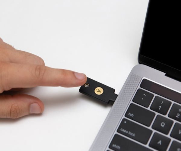 Yubico YubiKey 5C NFC - Κλειδί Ασφαλείας U2F USB-C, Πρωτόκολλο FIDO2, Προστασία 2FA για Υπολογιστές και Smartphones