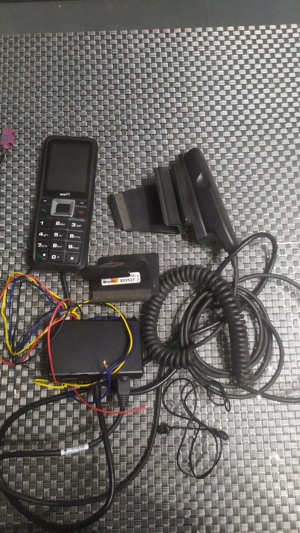 Zestaw glosnomowiacy THB Bury Bury CP 1000 CarPhone LTE m. Sprachsteuerung